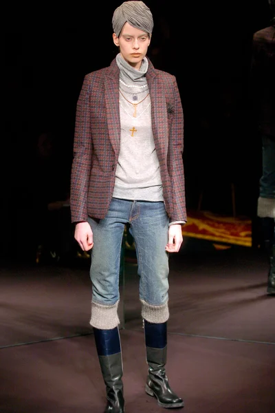 Look 25